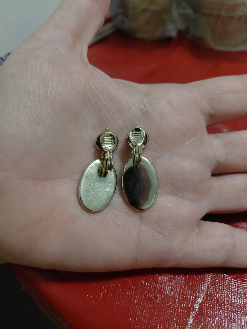 Vintage Disney Gold-Tone Brushed Oval Clover Clip-On Earrings Retro 90s